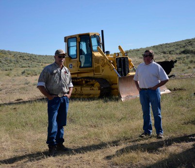 Ray Owens (left) and Justin Shirley, NRCS district conservationist, address the tour group. Photo: Deborah Richie, SGI